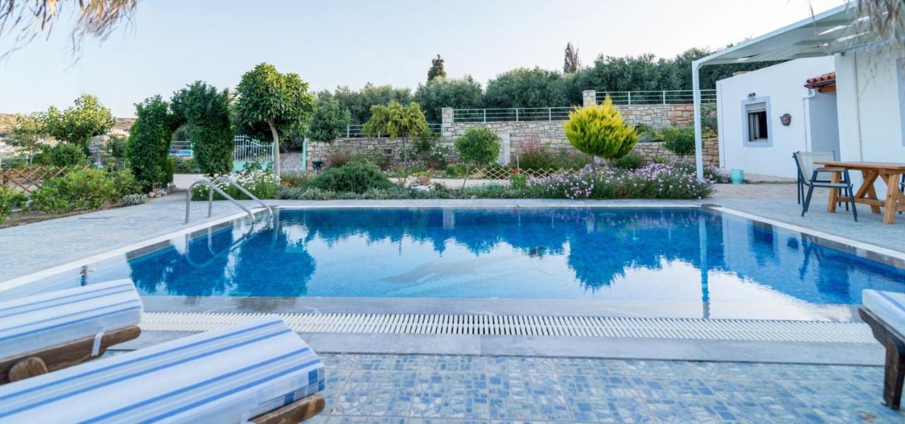Zeus's Daughtes Villa