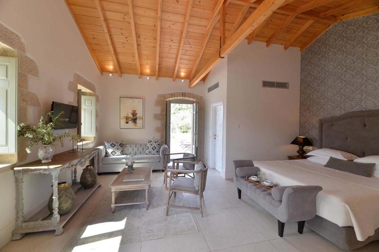Akrolithi Boutique & 3* Oitilon