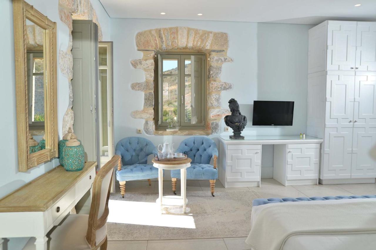 Akrolithi Boutique &