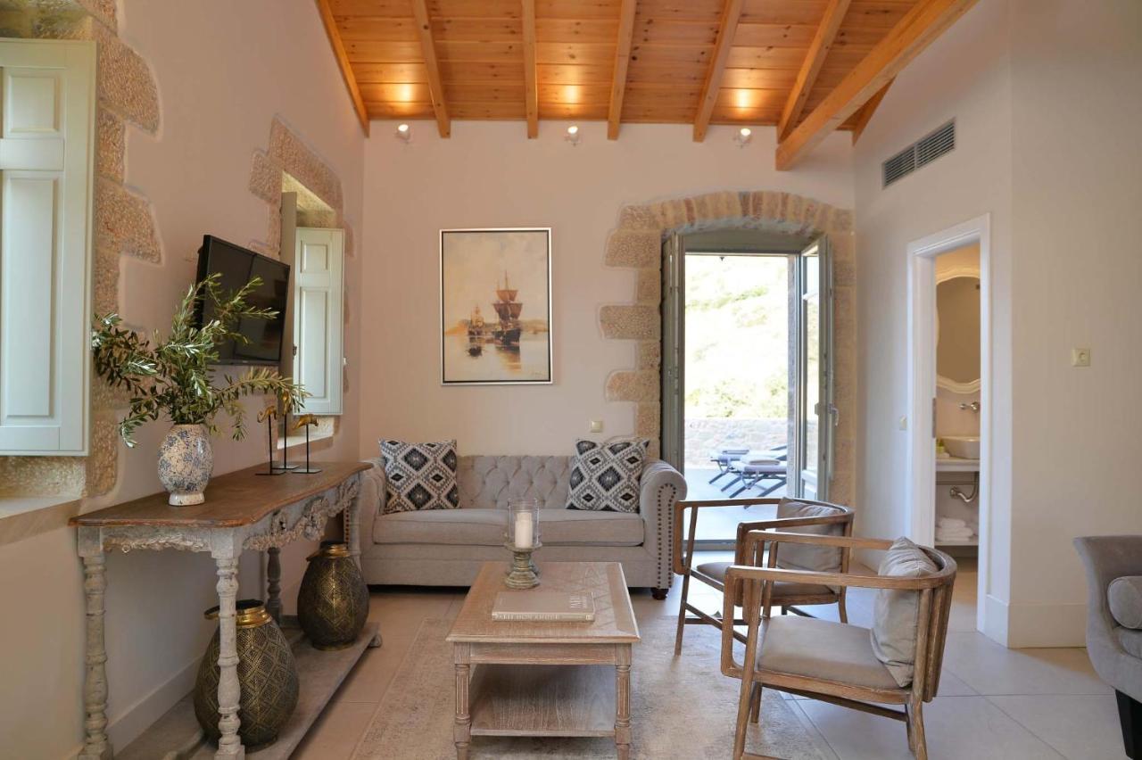 Akrolithi Boutique & 3*