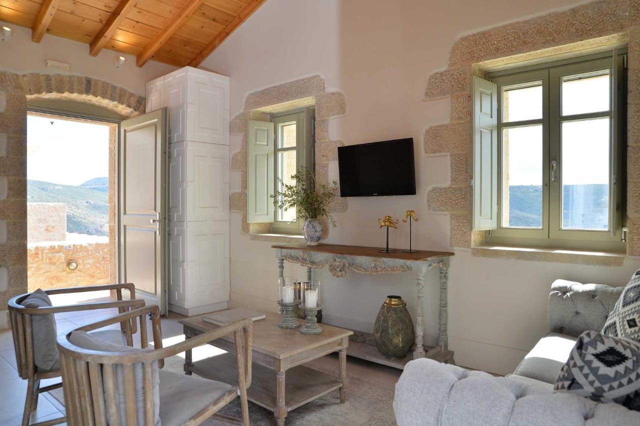 Hotel Akrolithi Boutique & Oitilon