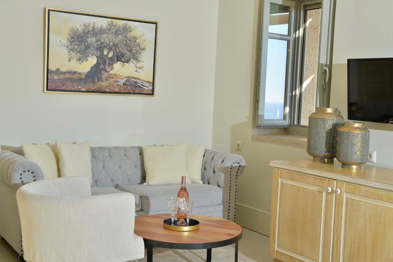 Akrolithi Boutique & Hotel