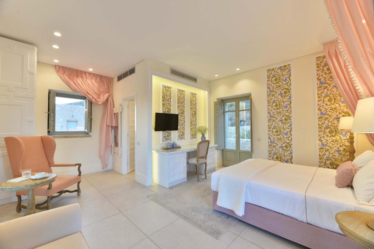 Akrolithi Boutique & 3* Oitilon