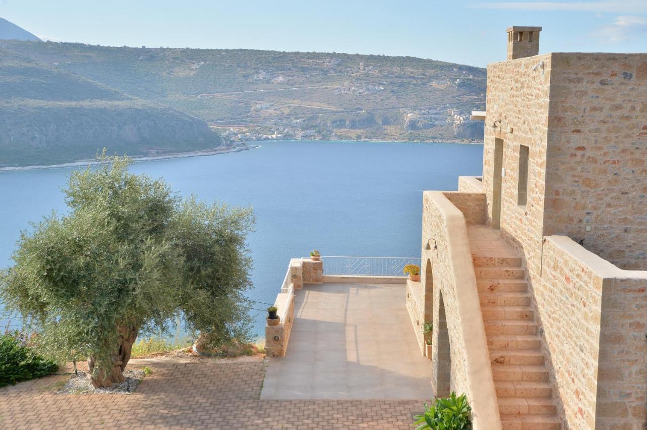 Akrolithi Boutique &