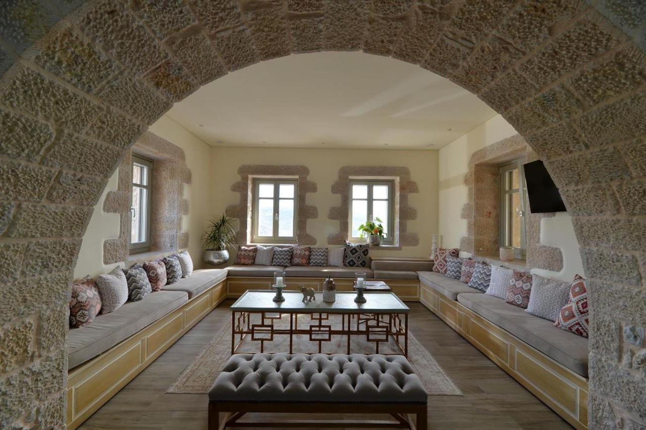Akrolithi Boutique & Hotel