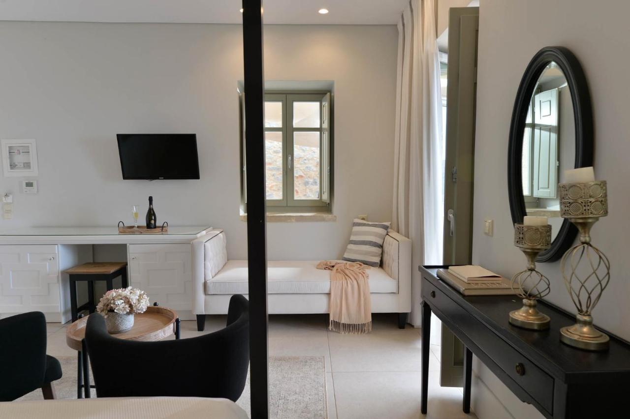 Akrolithi Boutique & 3* Oitilon