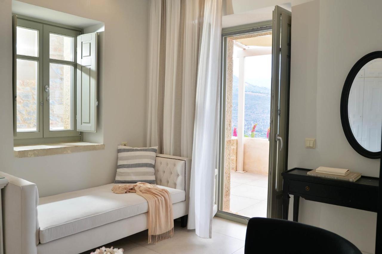 Akrolithi Boutique &