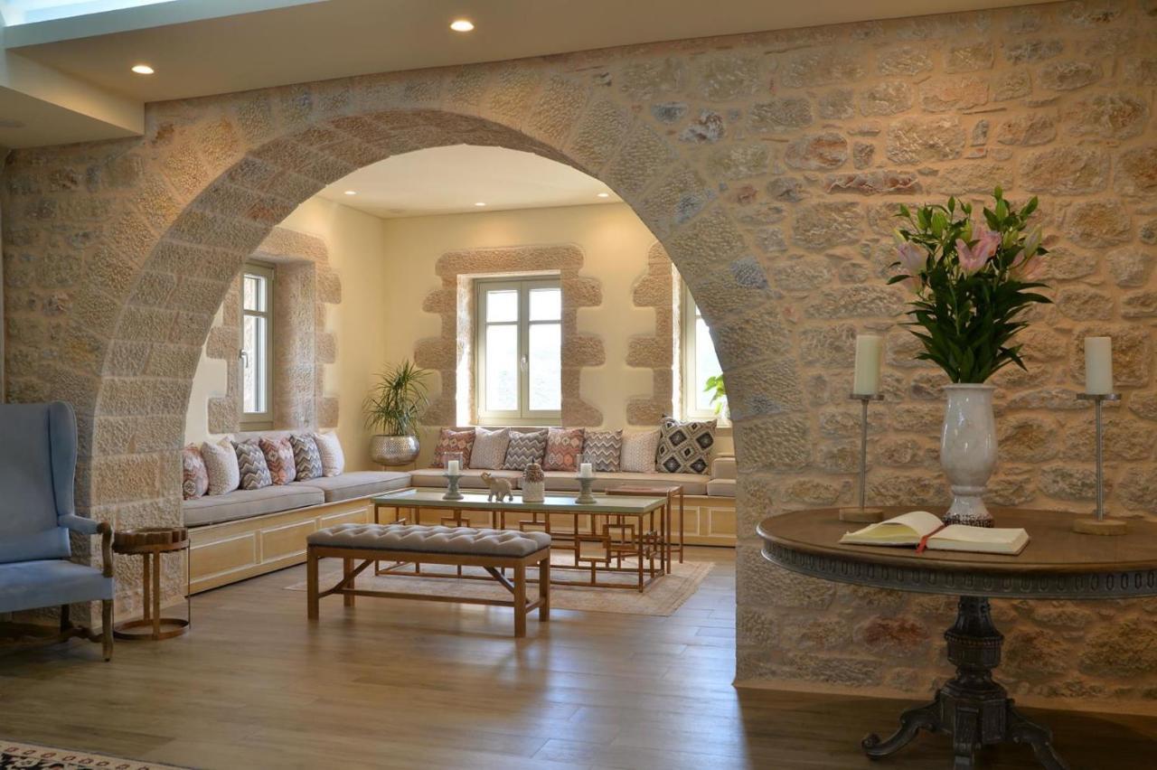 Akrolithi Boutique & 3* Oitilon