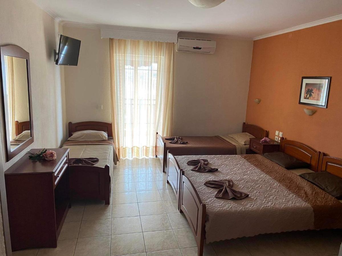 Manos Hotel