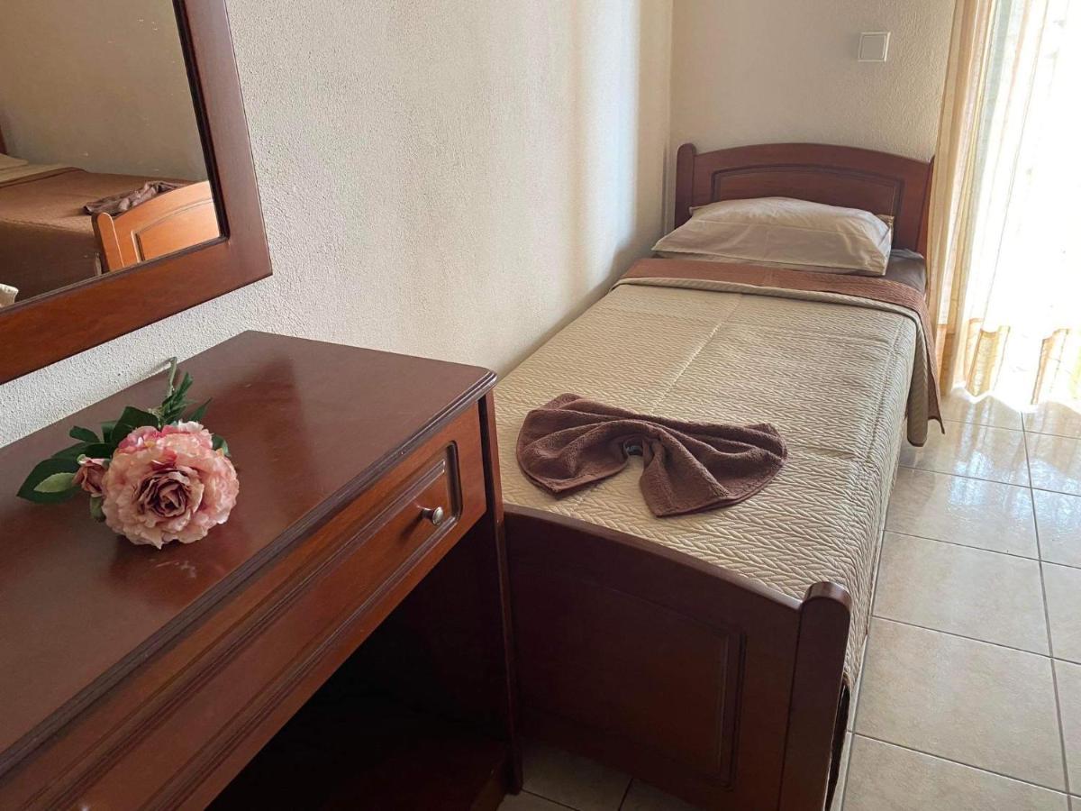 Manos Hotel