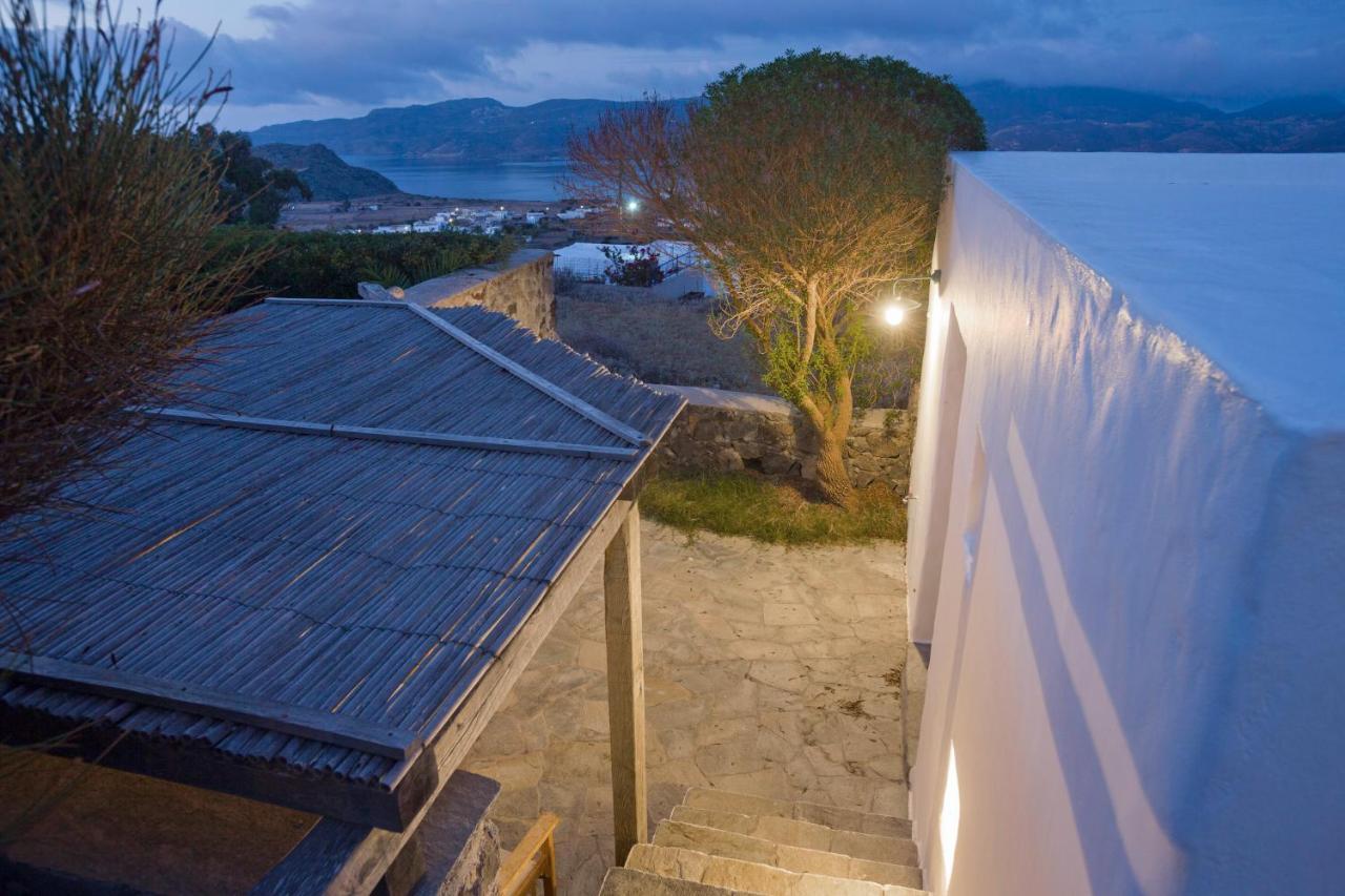 Marketos Windmill And Apartment Tripiti