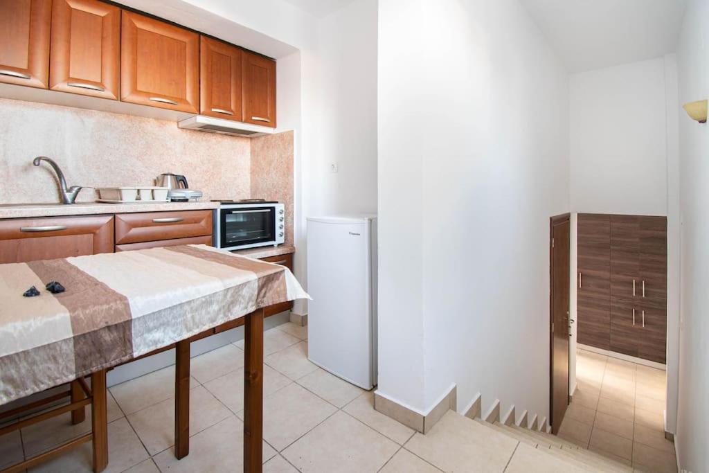 Sea View Apartment *