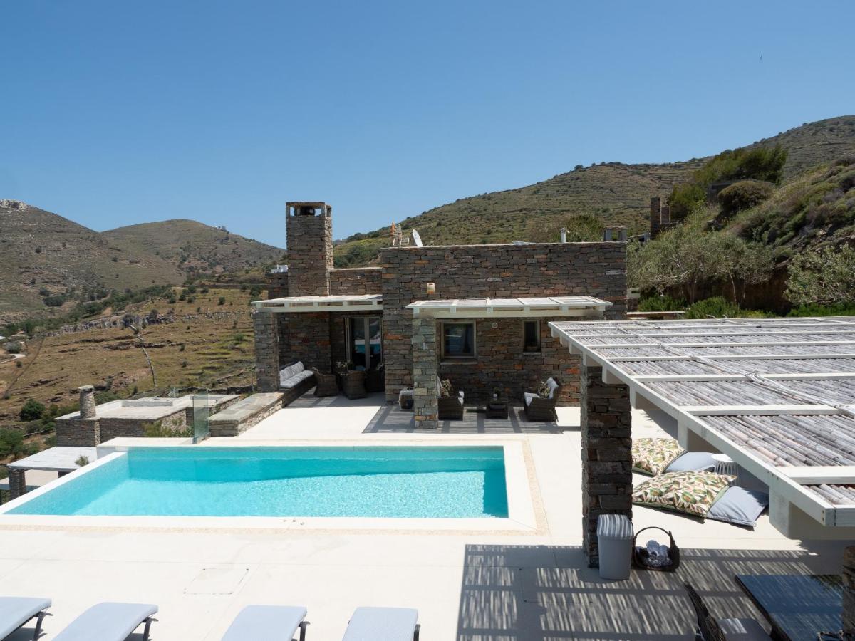The Royal Oak Villa Otzias