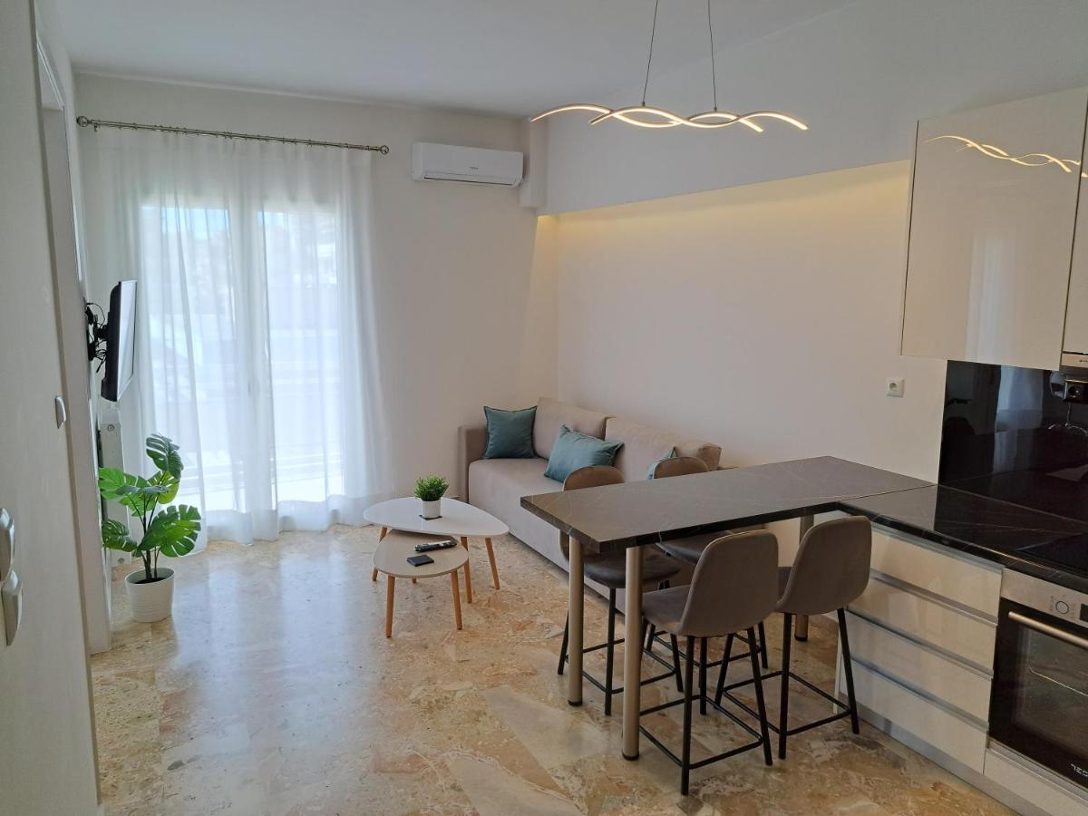 Luxury Apartment *