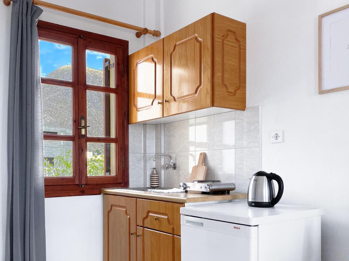 Almyra Apartment *