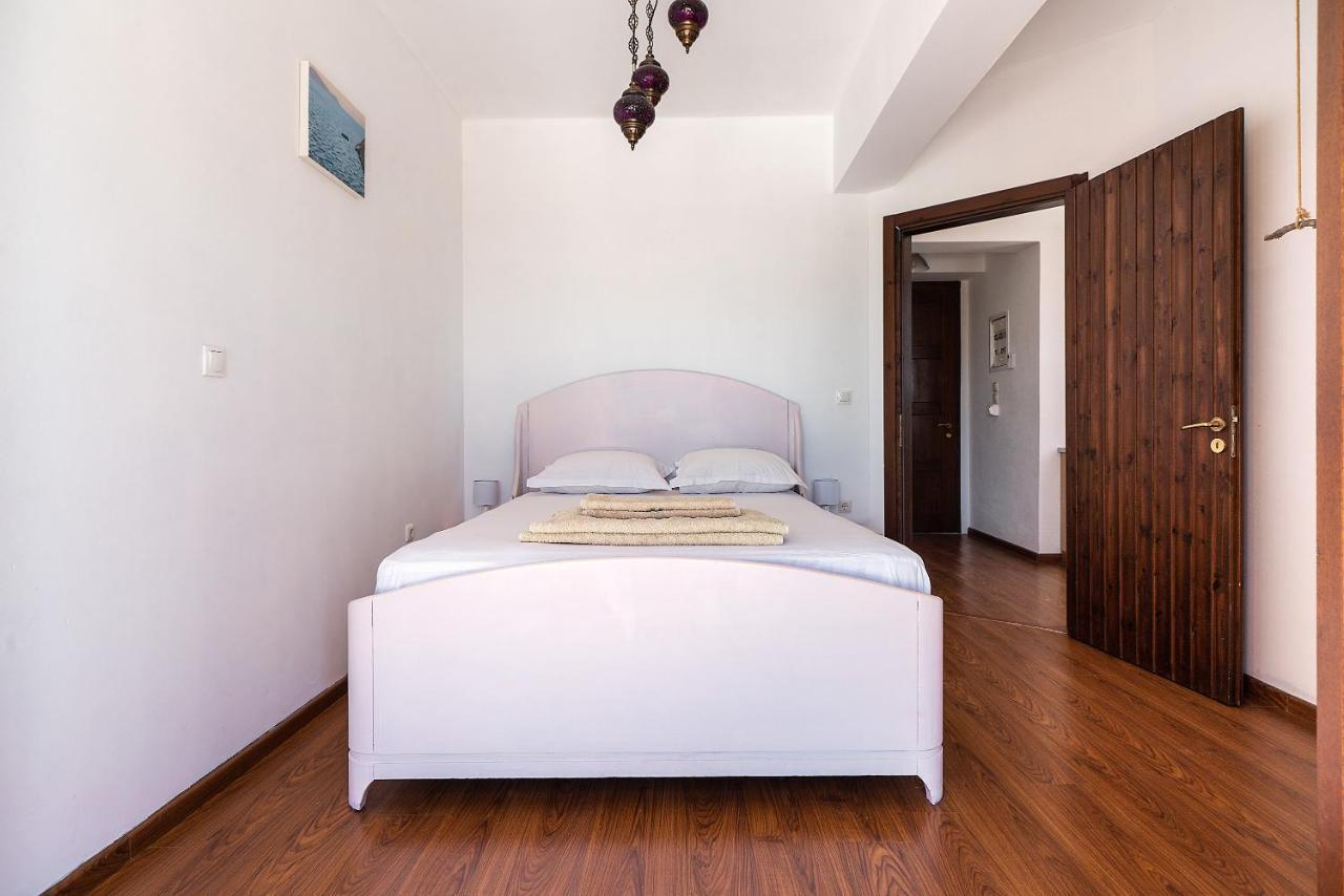 Rhodes Retreat - Persefoni's Loft Apartment *