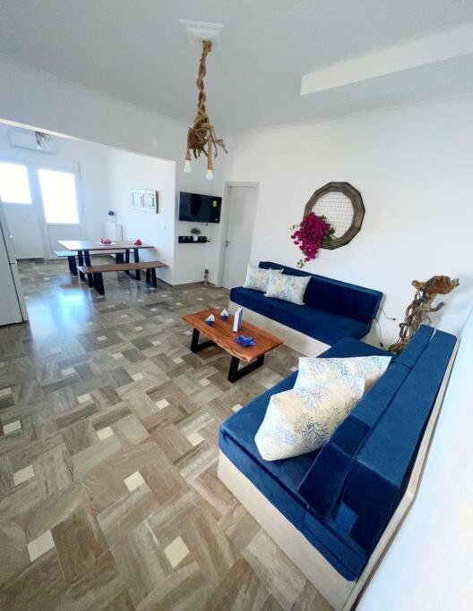 Petalou House *