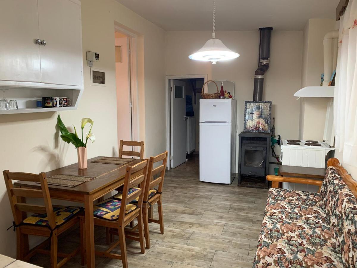 Arathinos Apartment