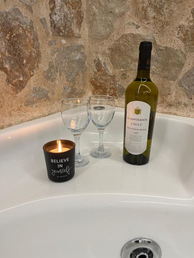 Apartment 2-luxury Jacuzzi White By The Sea *