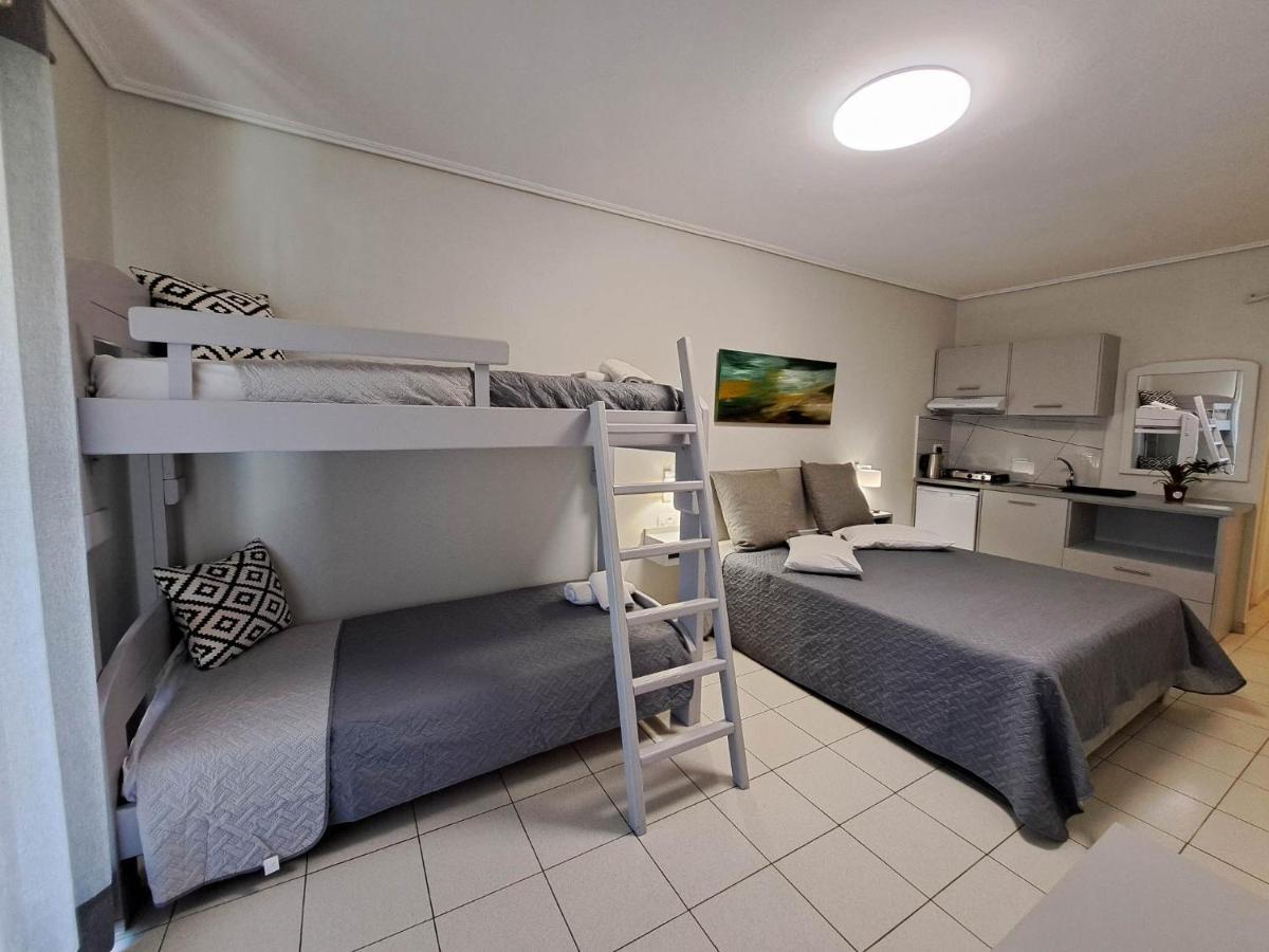 Aparthotel Aretousa 2*