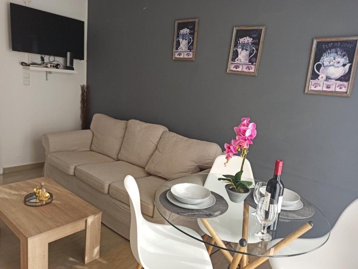 M&m Small House Apartment Rhodes City