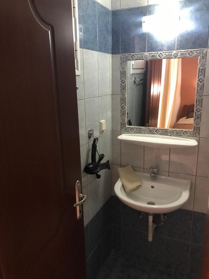 Manos Hotel