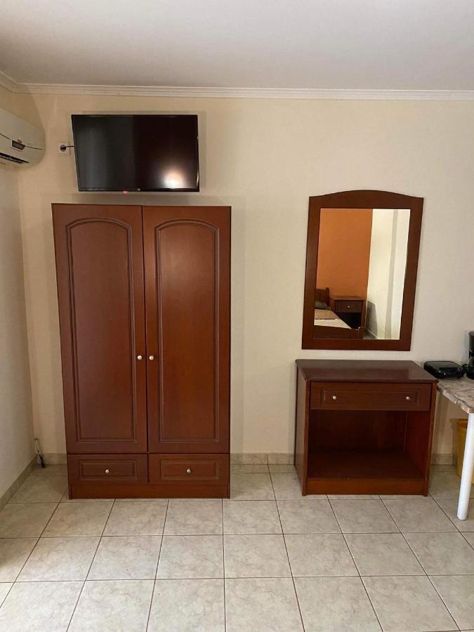 Hotel Manos *