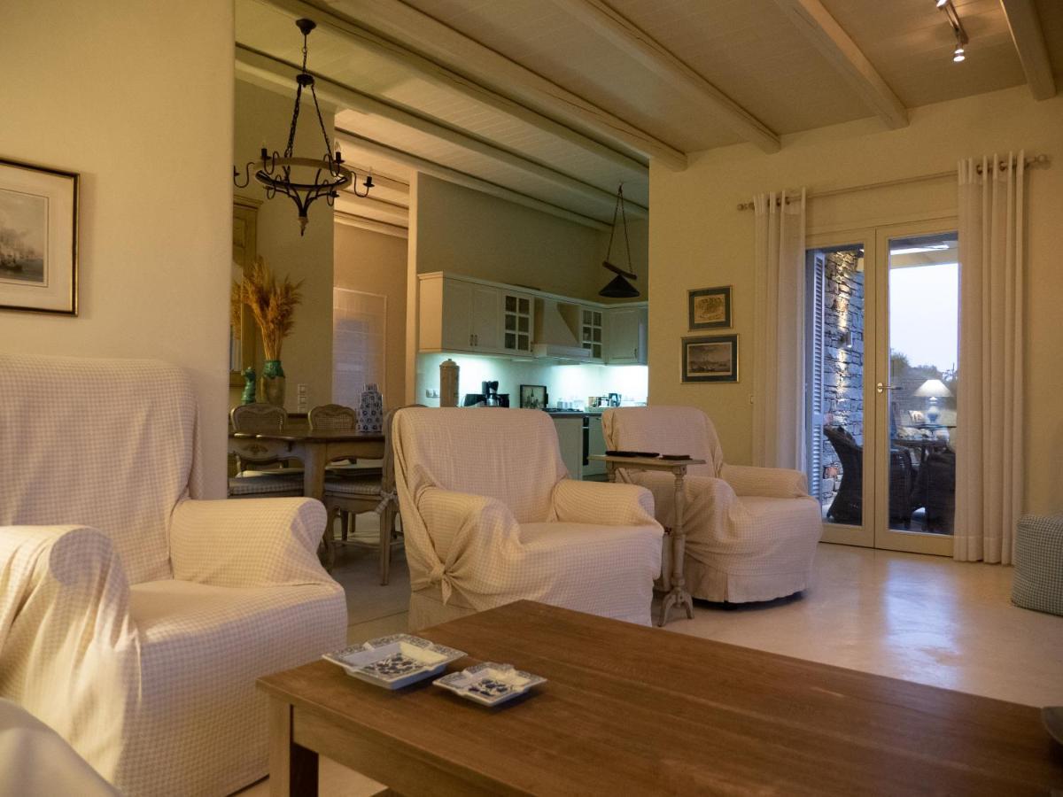 Villa The Royal Oak Otzias