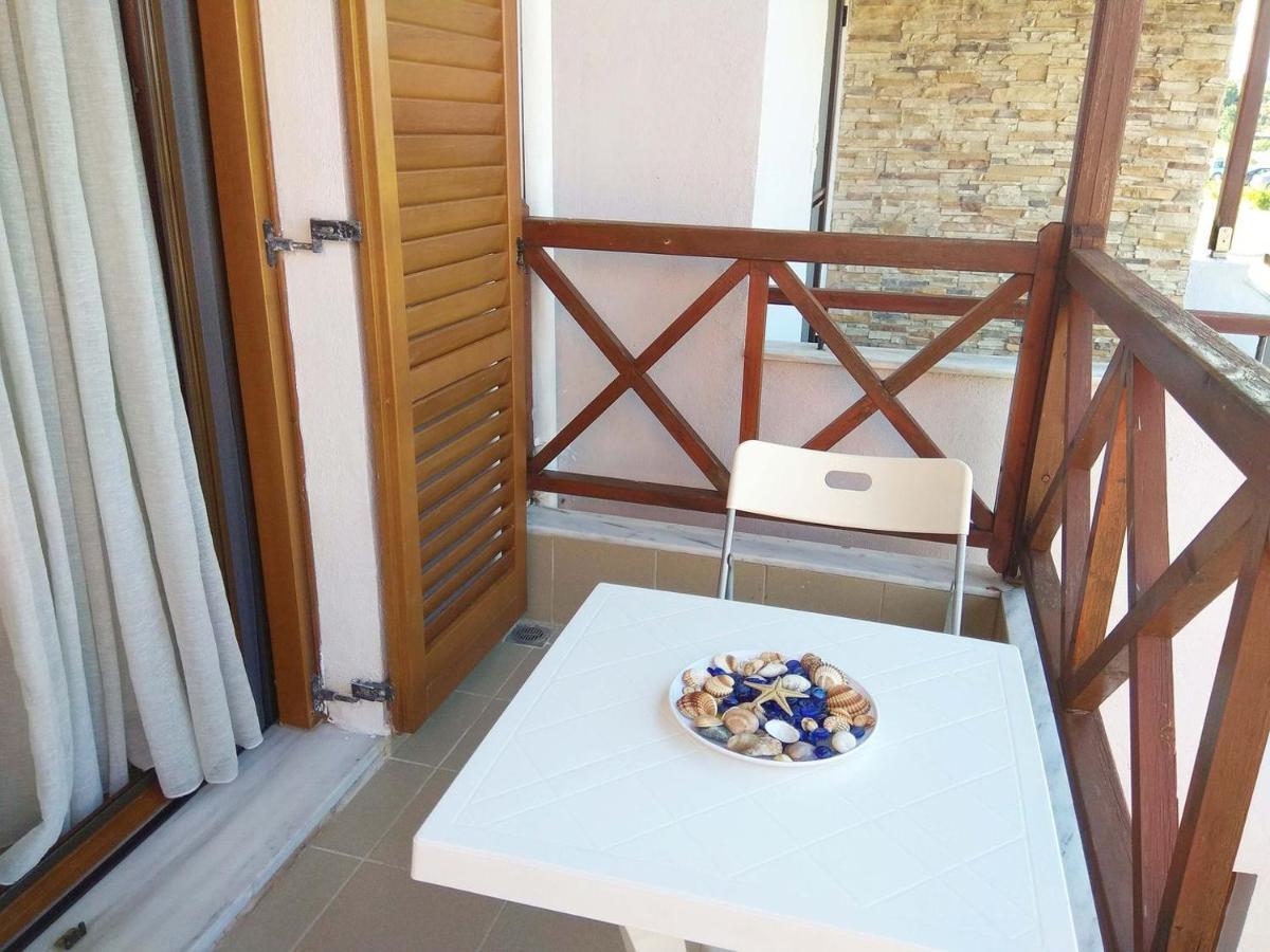 Nautilus Maisonette In Front Of The Sea