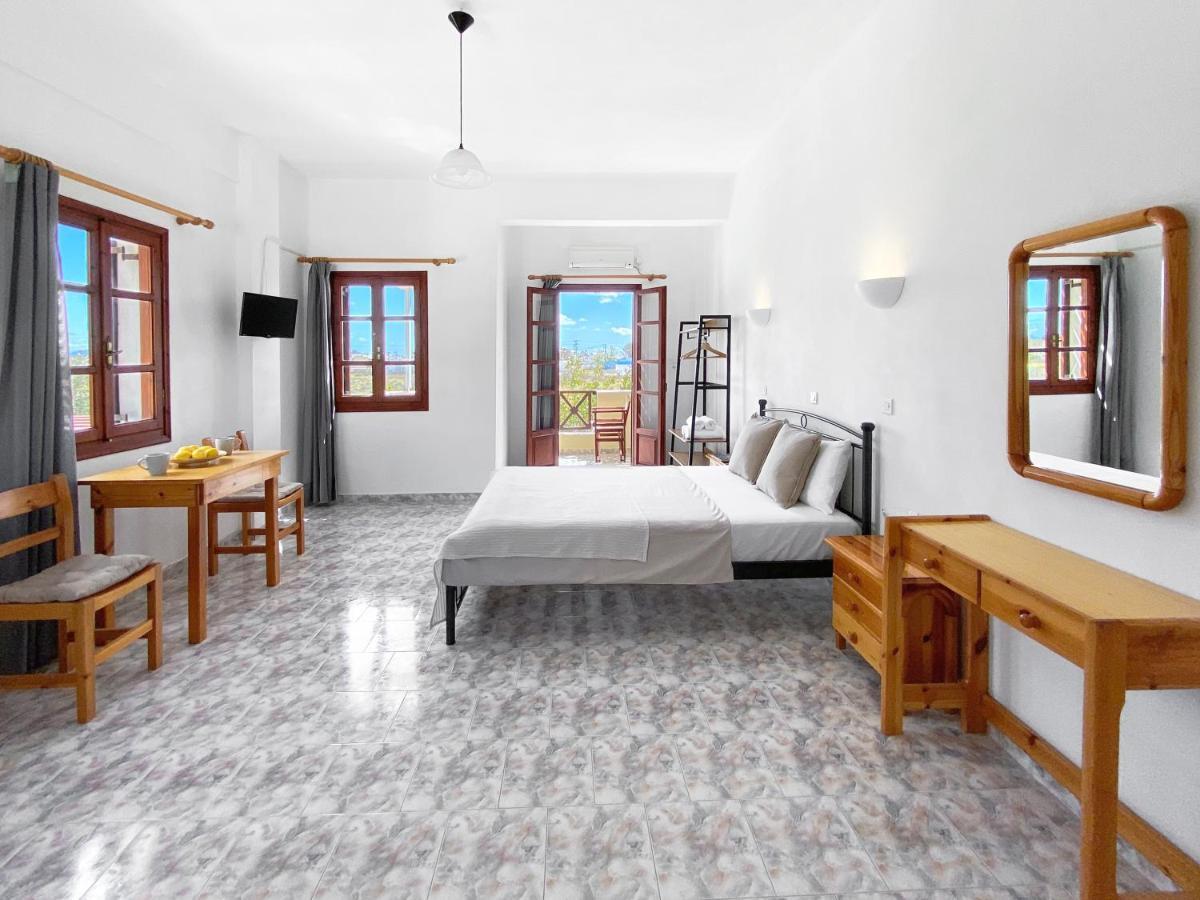 Almyra Apartment Perissa (Santorini)