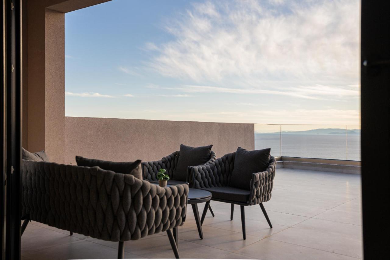 Aparthotel Hills Saronida