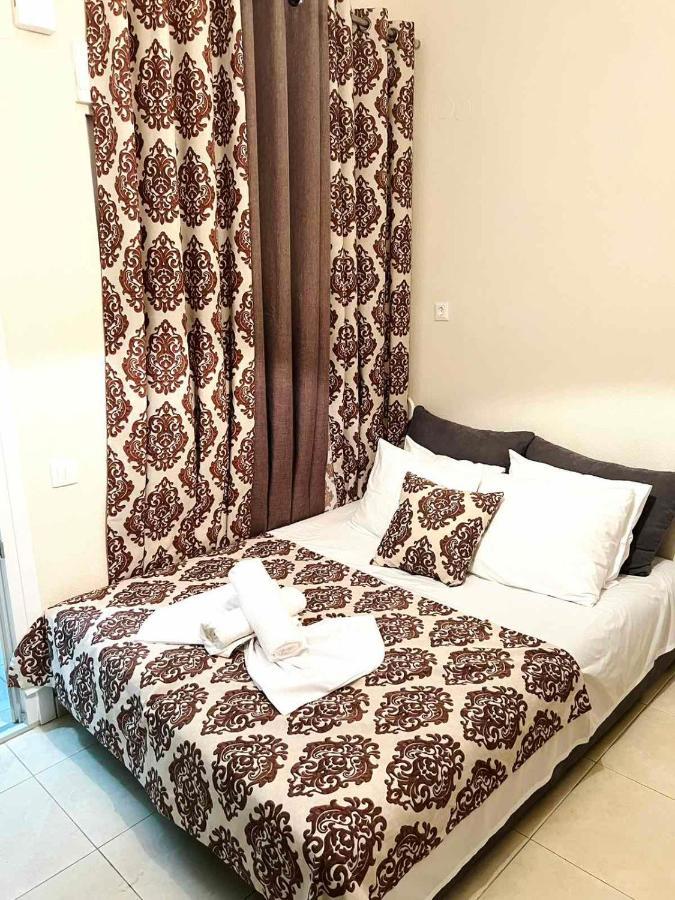 Jasmin Brown Apartment