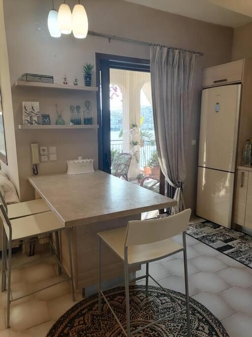 Suiteviewporos Apartment *