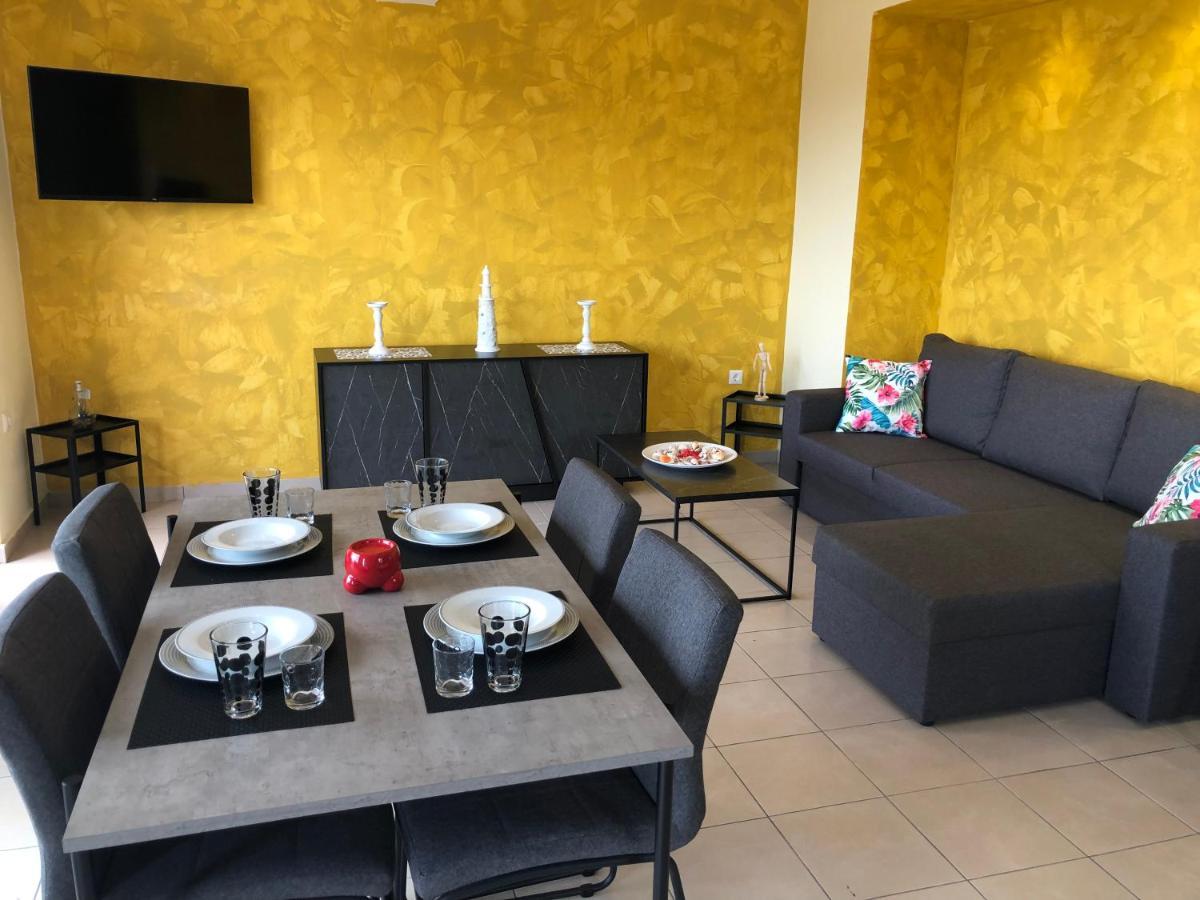 - Luxury Sea View “theodora” 54m2. Kakovatos