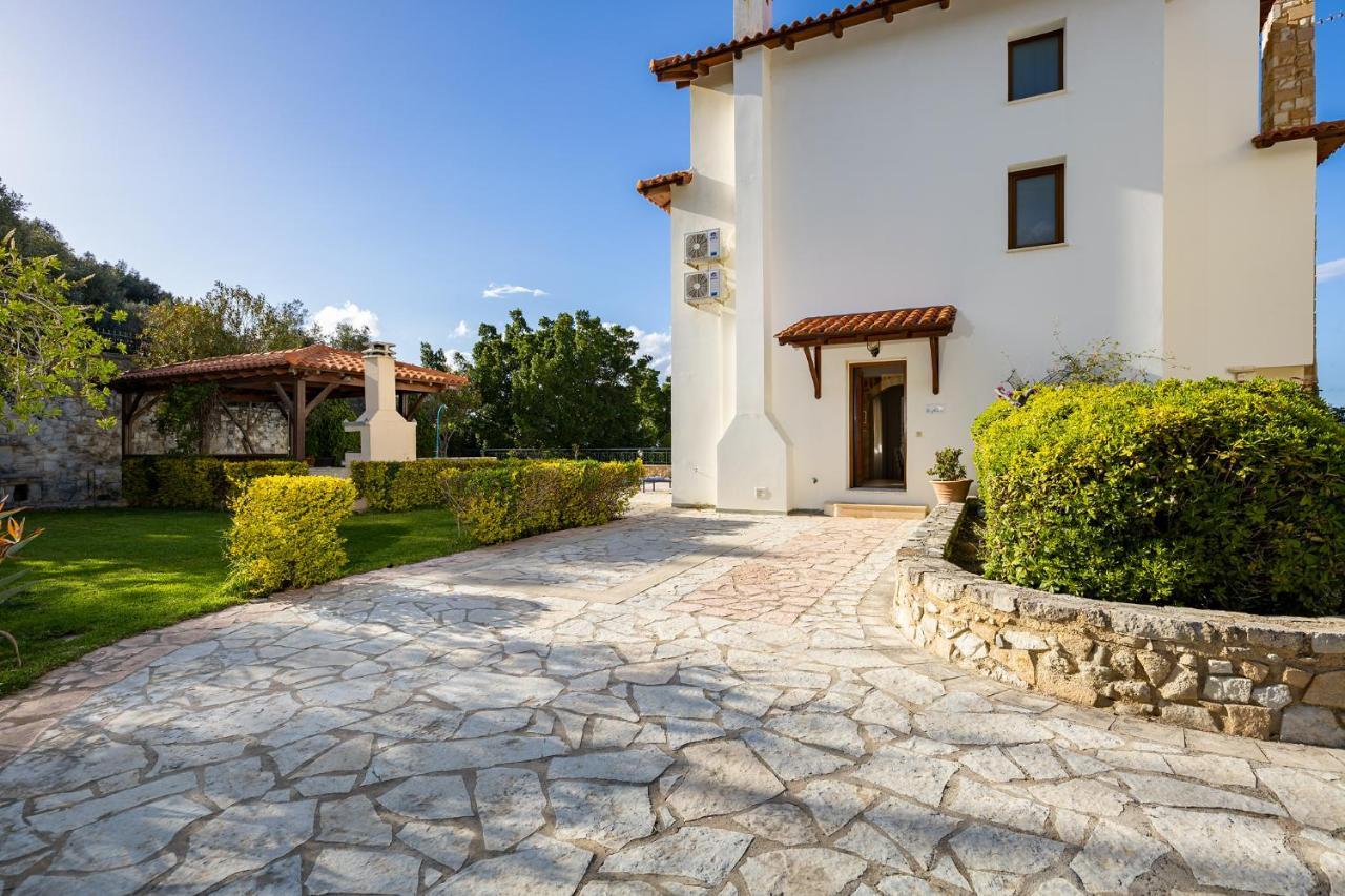 Villa Eleftheria Private Pool/garden/view/3bdrms/3.5bthrms *