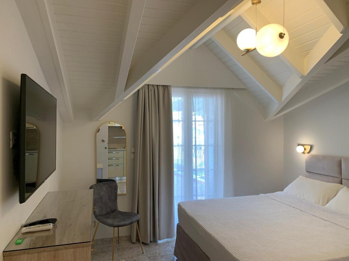 Aparthotel Rouchotas *