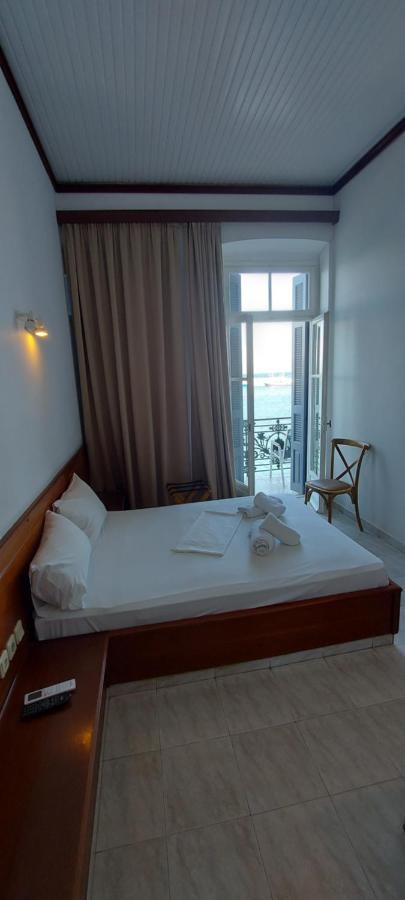 Leonidas Hotel 2*