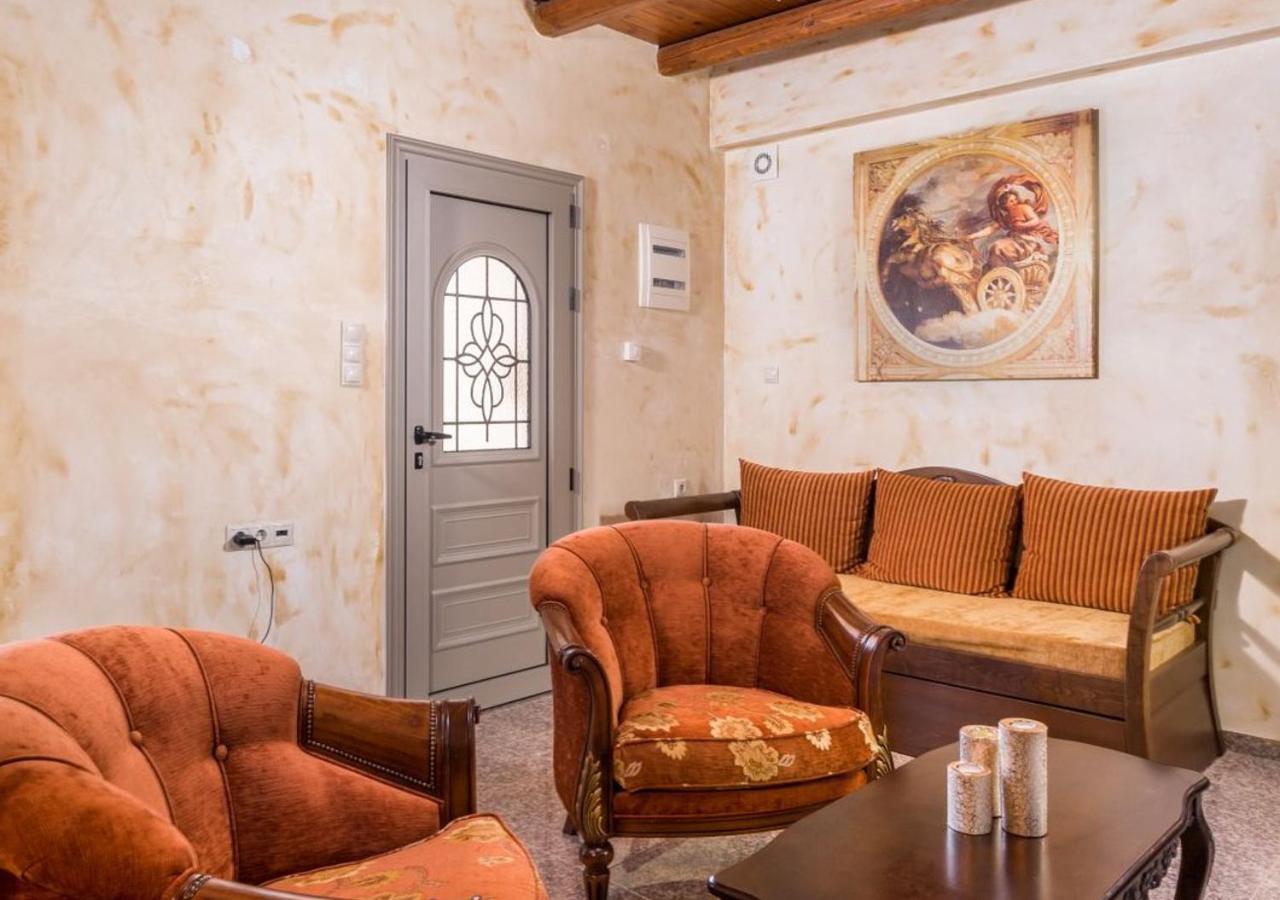 Zeus's Daughtes Villa *
