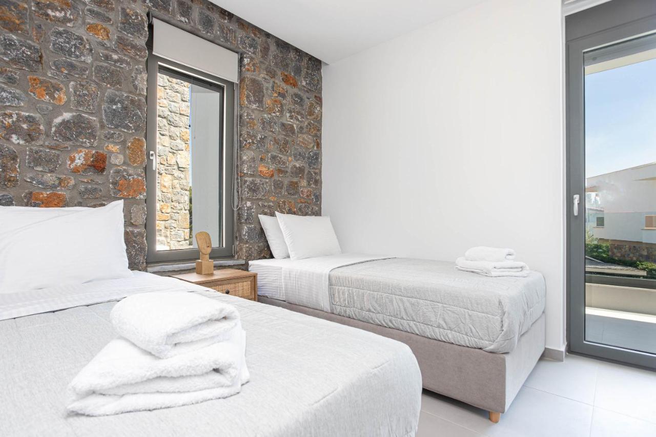 Apoikia Villa