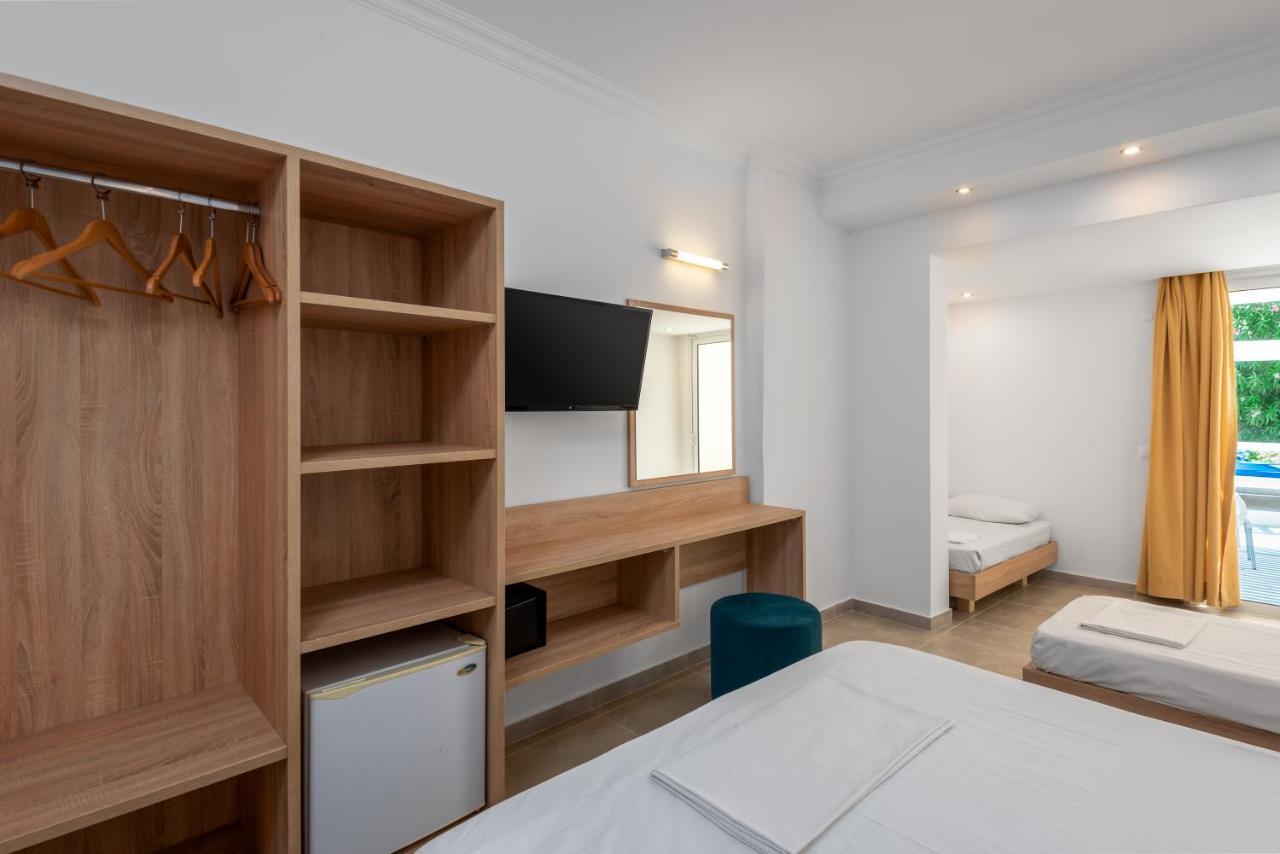 Delfinia Hotel 4*