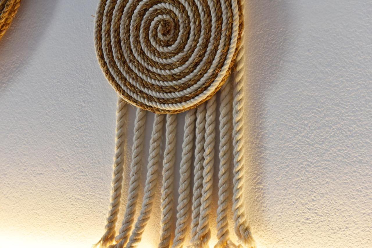 Kryni Deluxe Adamantas (Milos)