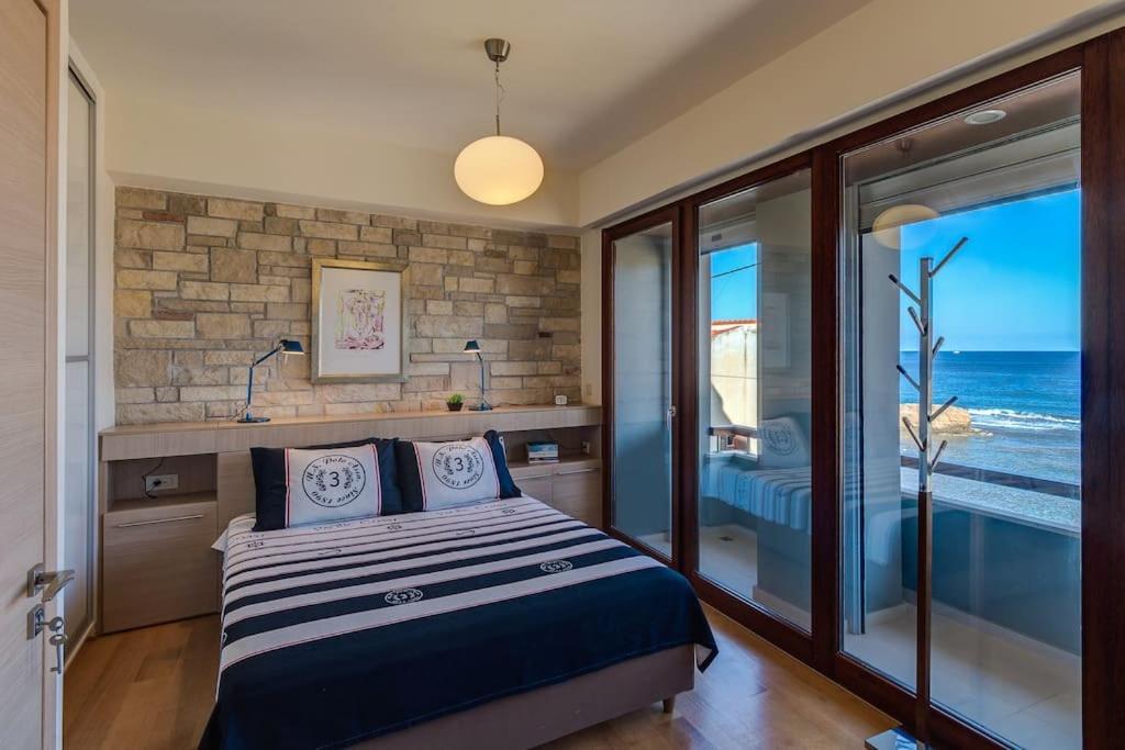 Athina In Front Of The Sea Villa Chania (Crete)