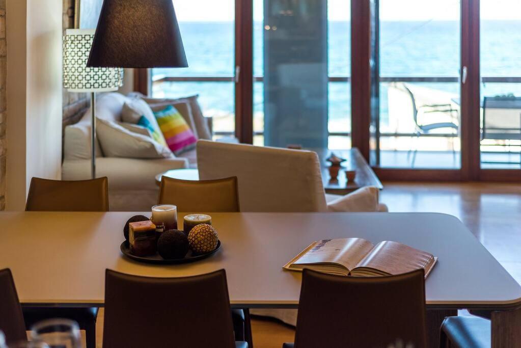 Villa Athina In Front Of The Sea