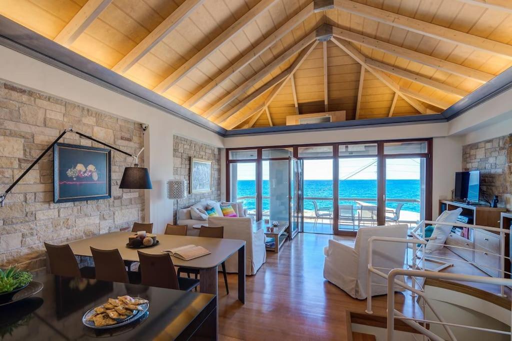 Villa Athina In Front Of The Sea