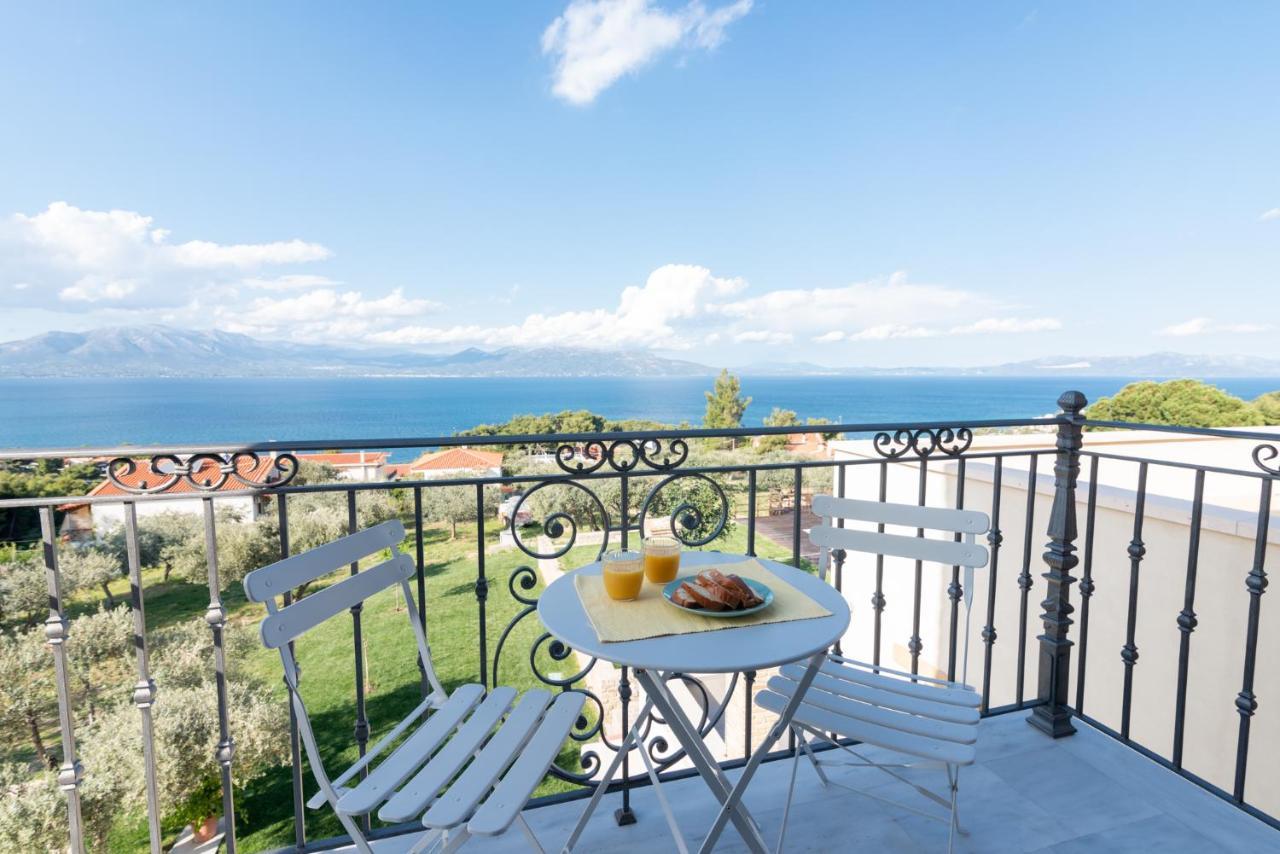 Villa / Sea View And Pool Nearby Athens *