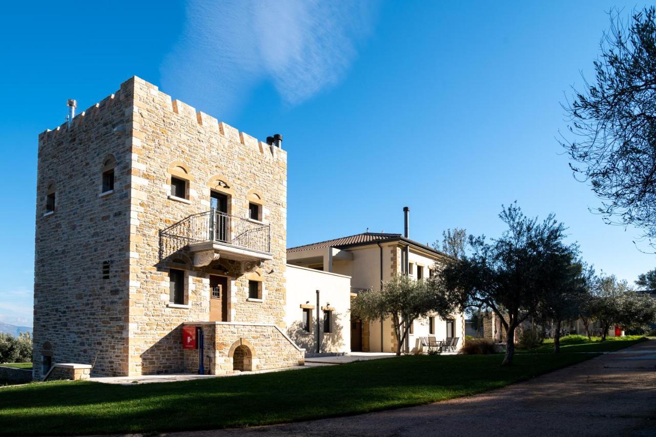 Villa / Sea View And Pool Nearby Athens Kalamos (Attica)