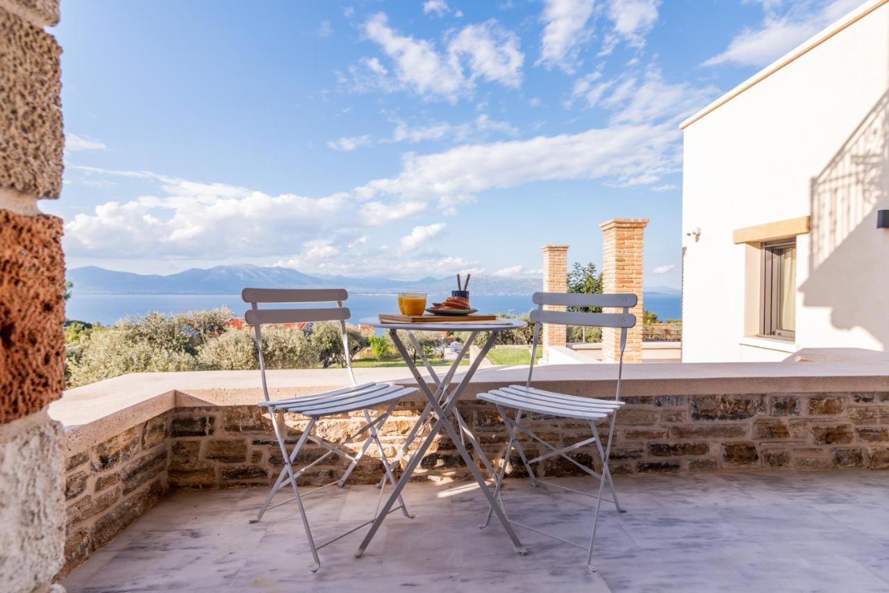 Villa / Sea View And Pool Nearby Athens