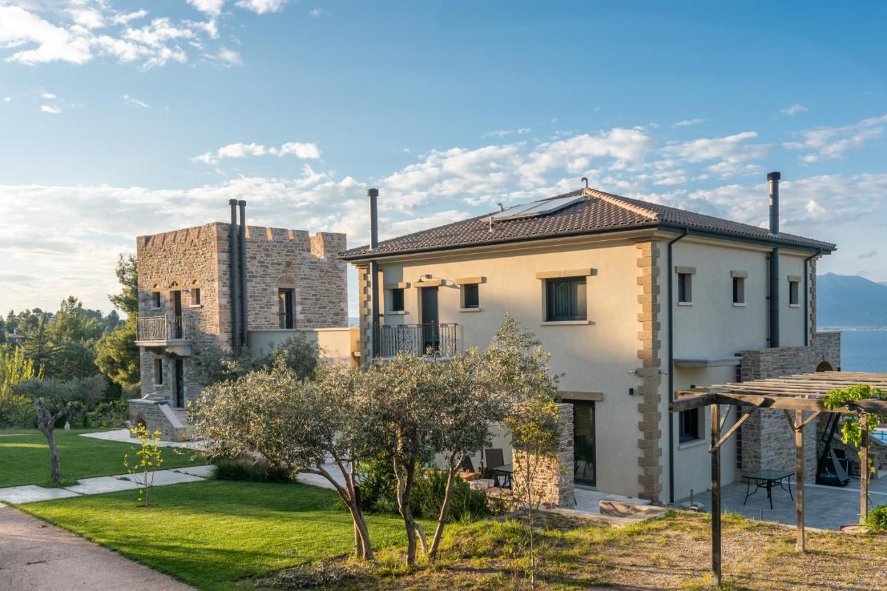 / Sea View And Pool Nearby Athens Villa