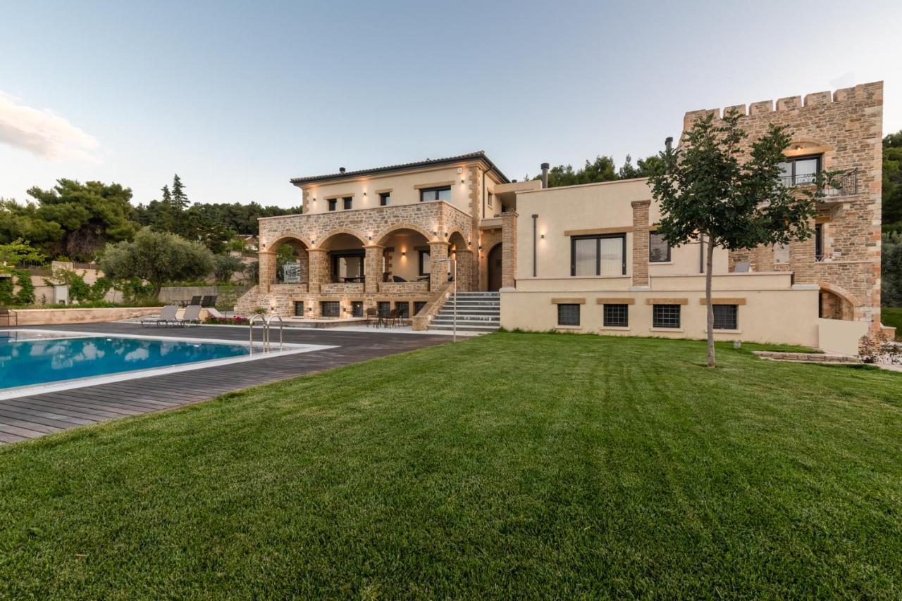 Villa / Sea View And Pool Nearby Athens *