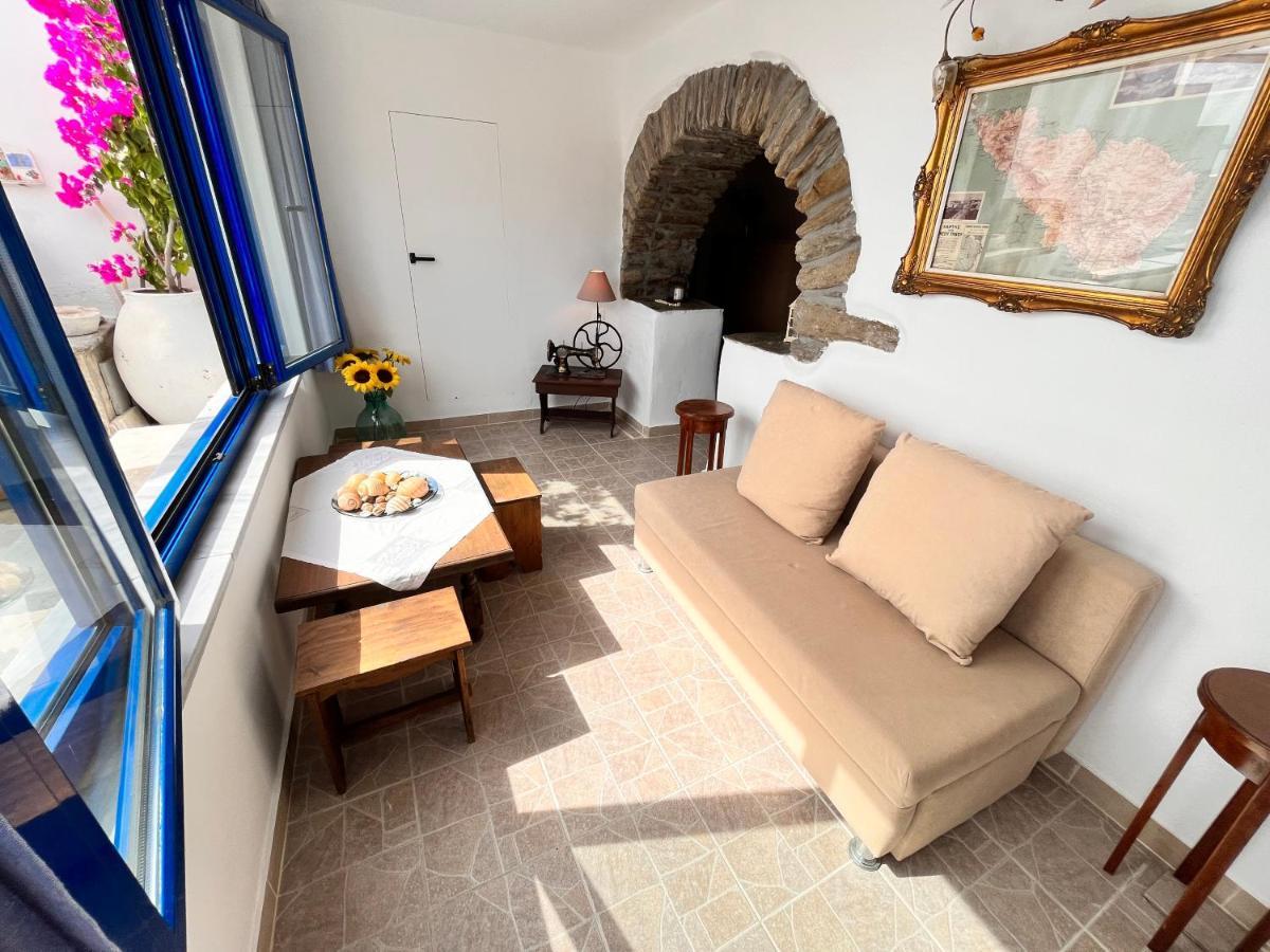 Jacob's Traditional House In Village Holiday home Isternia (Tinos)